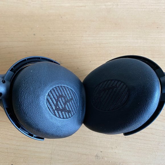 Bose SoundLink On-Ear Bluetooth Headphones - Triple Black - Picture 6 of 9